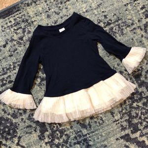 Adorable navy lace bell sleeve top from GAP 4t
